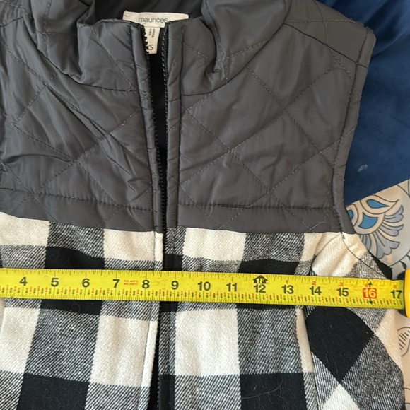 Great condition black and white vest. Womens size xs. - Picture 8 of 8